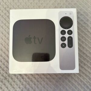 Apple TV 4K 32GB in White and Gray